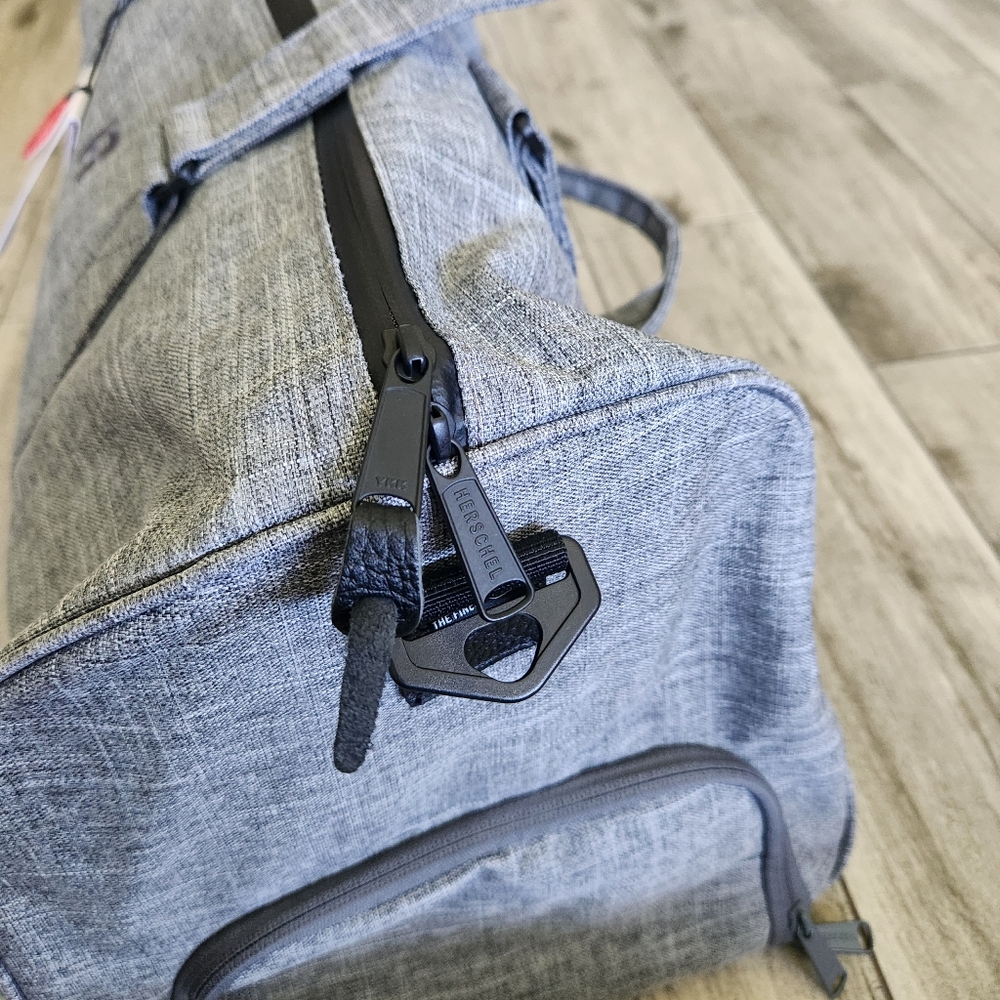 Herschel Supply Co. Novel Duffel Bag Grey Travel Gym Weekend Over Night - Picture 3 of 11